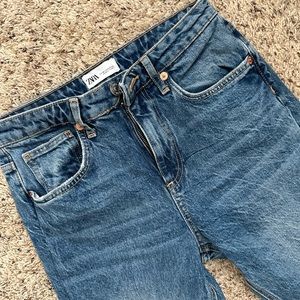 Zara Women’s Distressed straight leg jean size 26